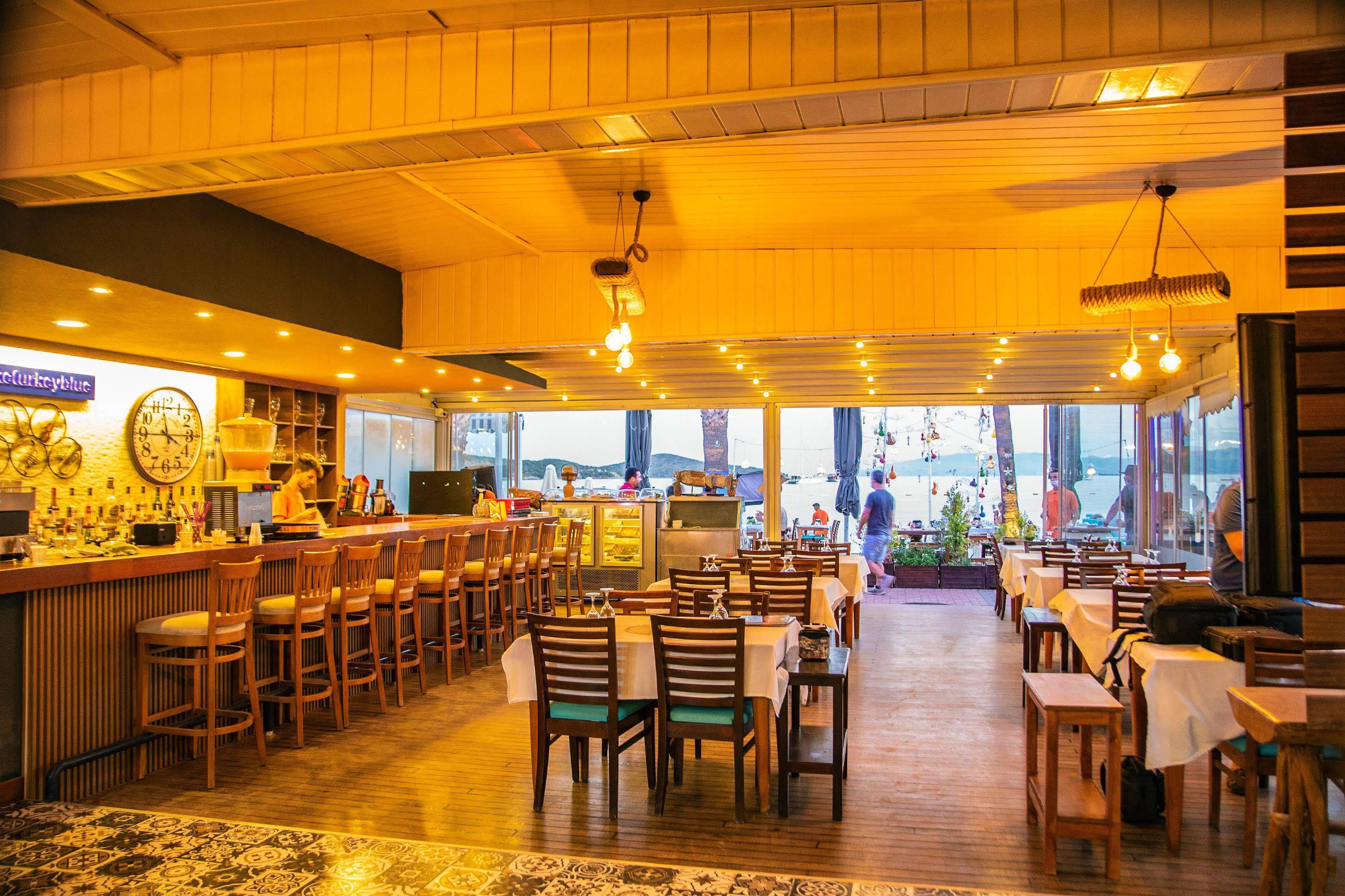 Blue Bay Beach Hotel (Adults Only) 바이즈 외부 사진