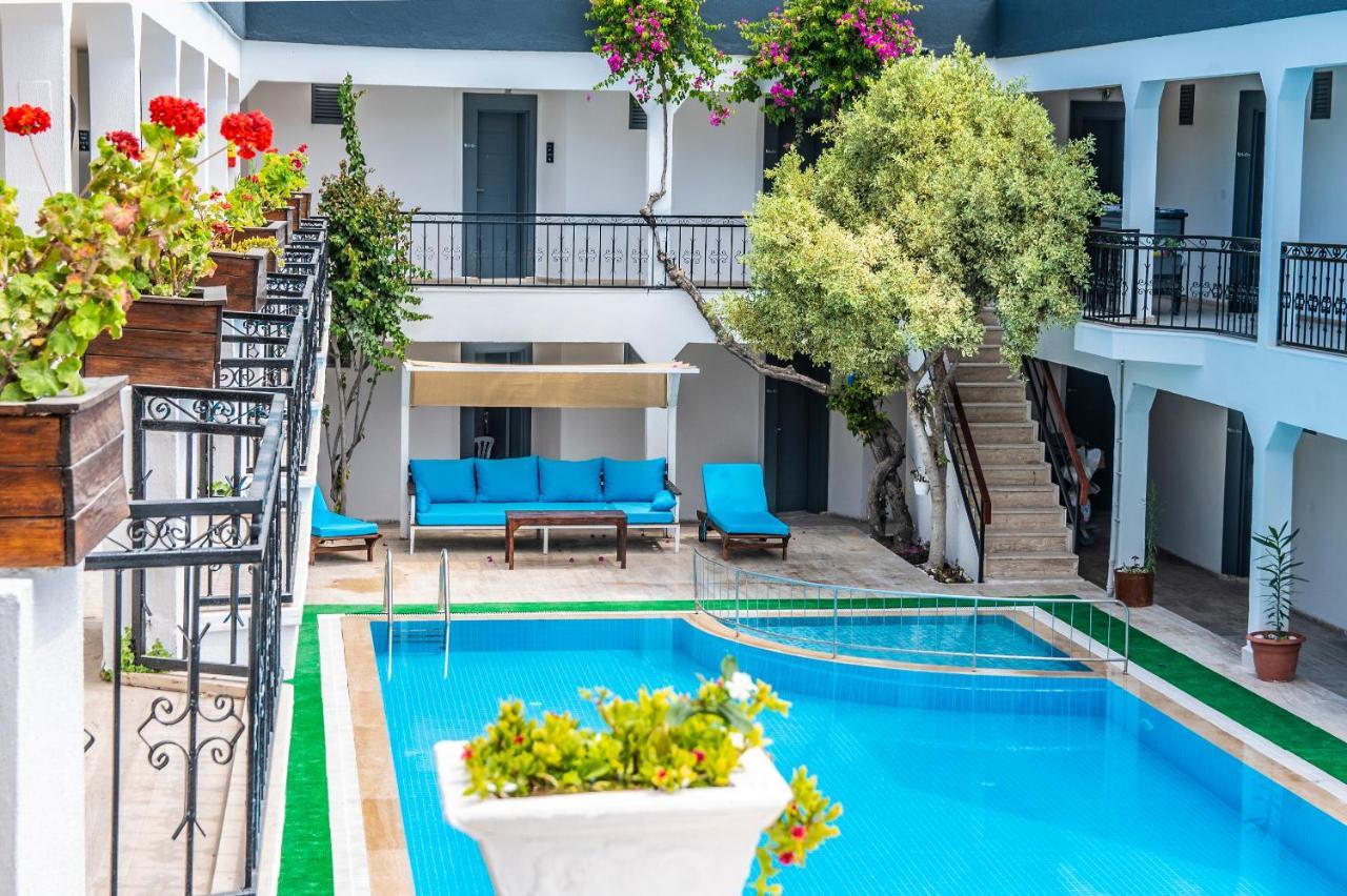 Blue Bay Beach Hotel (Adults Only) 바이즈 외부 사진