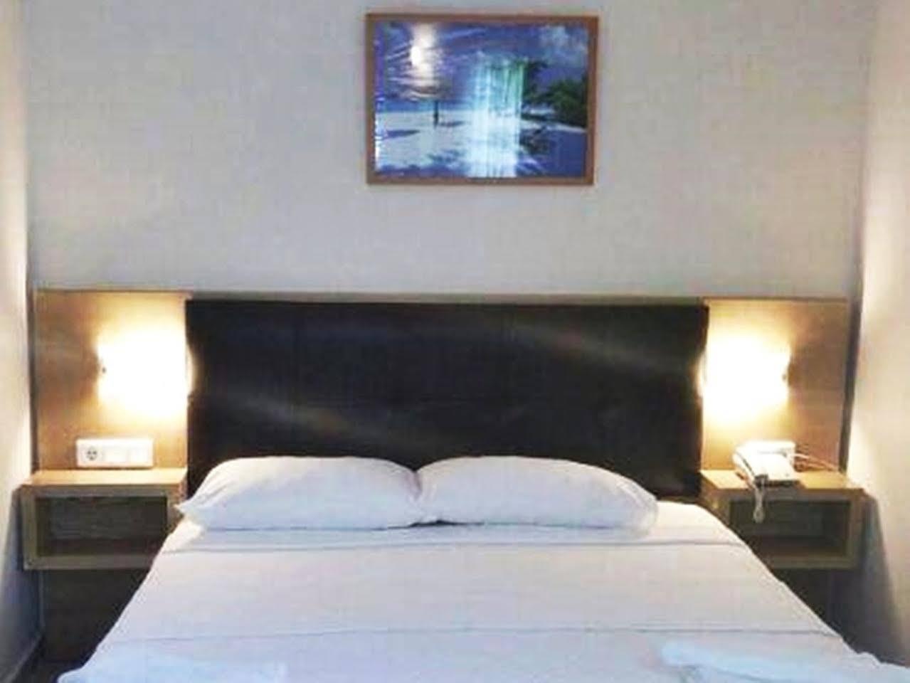 Blue Bay Beach Hotel (Adults Only) 바이즈 외부 사진